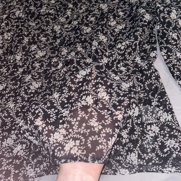 Sheer Floral button up blouse - Picture 4 of 4